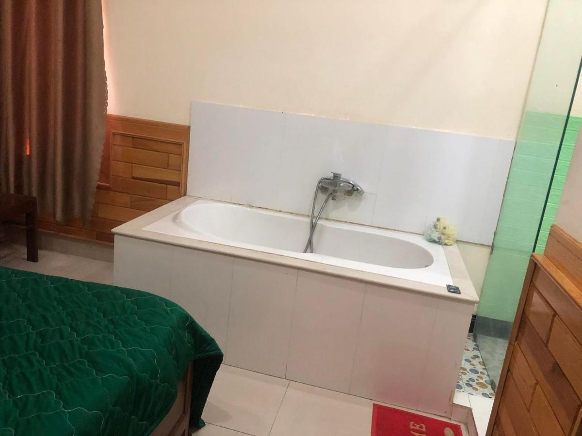 Hoang Gia Bao Hotel コントゥム エクステリア 写真